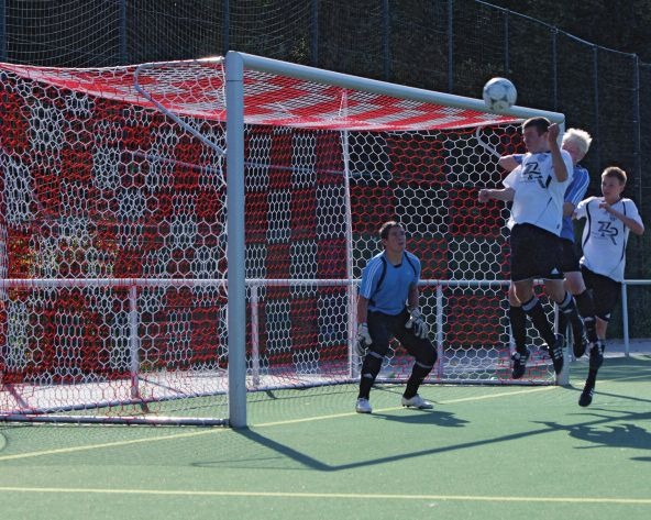 Tweekleurige junioren voetbaldoelnetten 6-hoekige mazen - 3,5 mm PP - 5,15 m breed, 2,05 m hoog, diepte 1,00 m boven en 1,00 m onder 