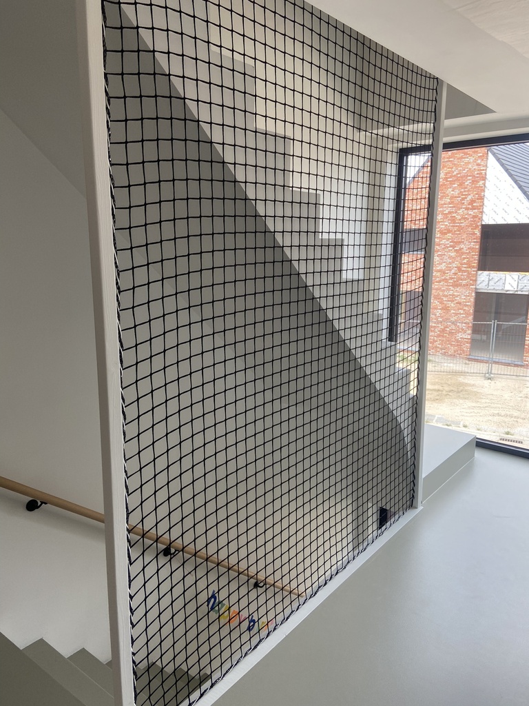 Net - 3 mm PP knooploos -maas 4,5 cm - omzoomd