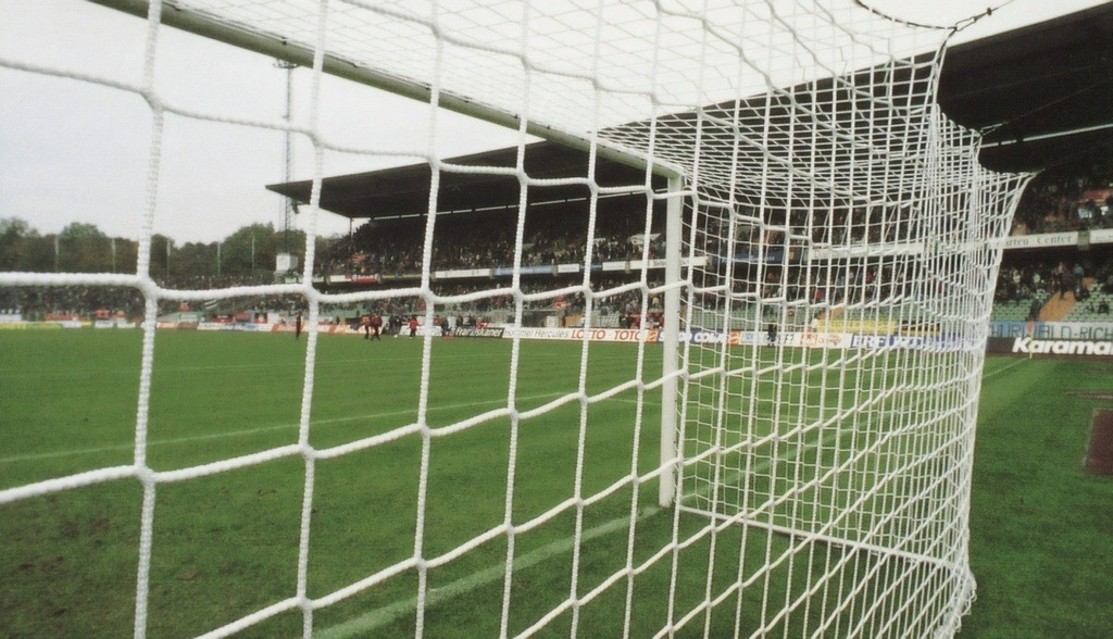 Eco voetbaldoelnetten - 4 mm PLA - 7,50 m breed, 2,5 m hoog, diepte 0,80 m boven en 1,50 m onder - wit
