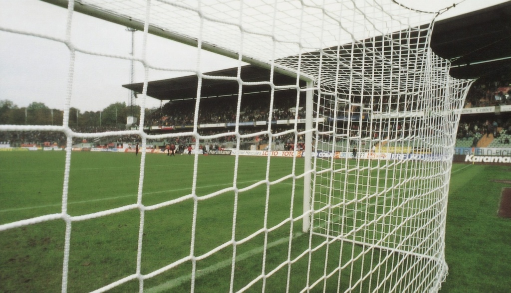 Eco voetbaldoelnetten - 4 mm PLA - 7,50 m breed, 2,5 m hoog, diepte 2,00 m boven en 2,00 m onder - wit