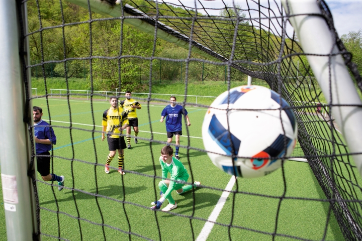 Football goal nets - 3 mm PP - 7.50 m wide, 2.5 m high, depth 0.80 m above and 2.00 m below