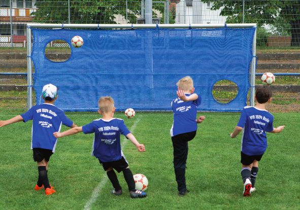 Doelschot oefenwand - 200 g/m² PE - 2 uitsparingen van 50 cm Ø - met spanbanden om de 50 cm - 3 m x 2 m 