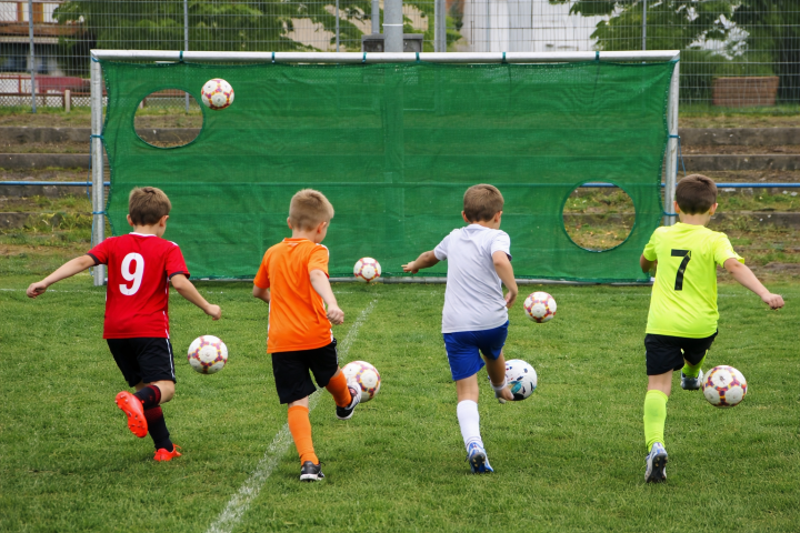 Mur d'entrainement - 200 g/m² PE - 2 ouures de 50 cm Ø - avec sangles de montage tous les 50 cm - 3 m x 2 m
