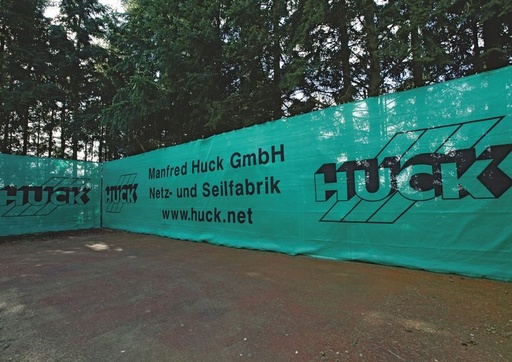 [700-140P] Tennis-Windschutznetz mit Aufdruck - 140 g/m² PE - 12m x 2m - inkl. Simplexhaken